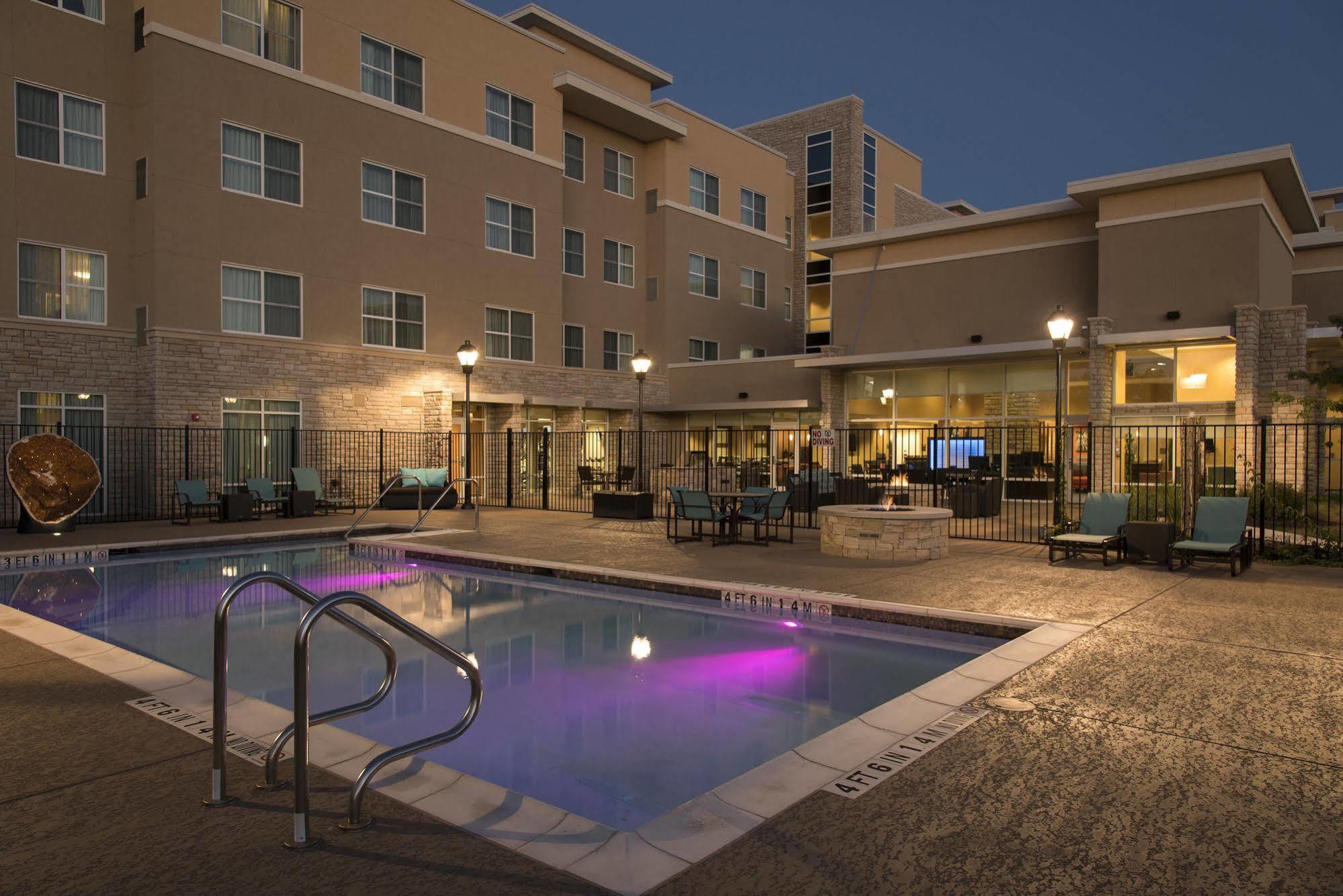 Residence Inn By Marriott Austin - University Area Exteriör bild